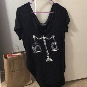 A super cute Kendall and Kylie tee